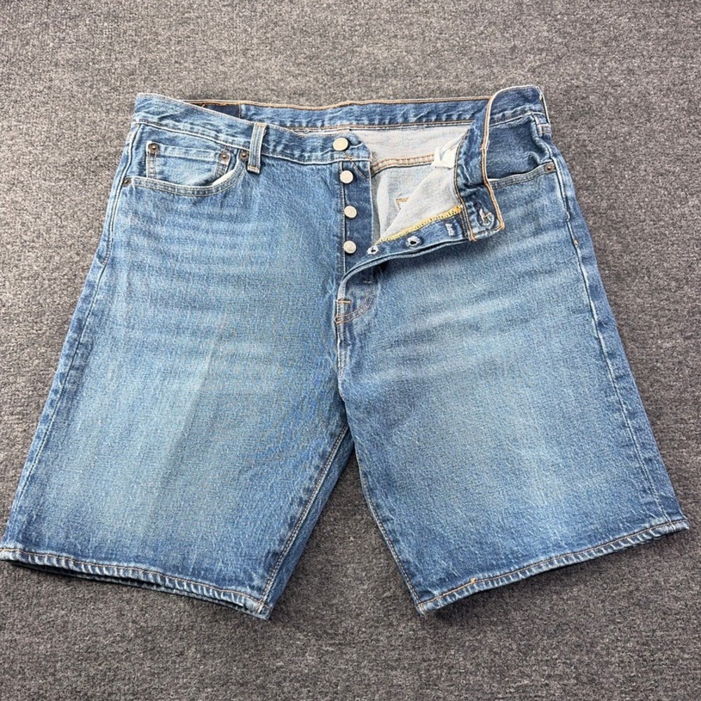 Levis 501 Mens Blue Denim Shorts Medium Wash Button Fly Cut Off Size 36